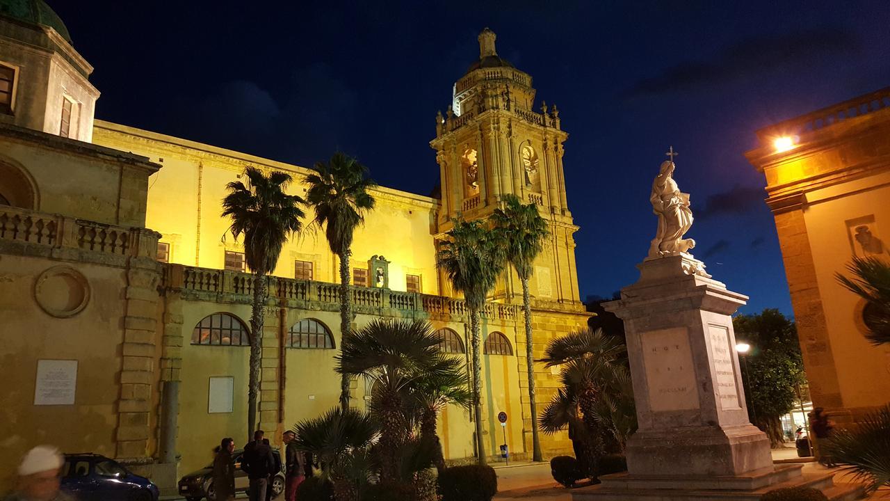 Casa Turismo "Madonna Del Paradiso" マツァーラ・デル・ヴァッロ エクステリア 写真